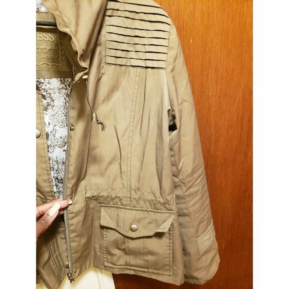 💚 Guess Jacket - Picture 3 of 4